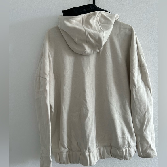 ⭐️Host Pick⭐️ HELLY HANSEN beige hoodie - Picture 2 of 6